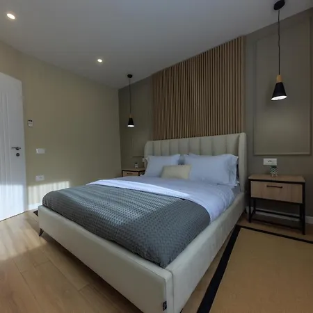 One-bedroom Rooftop Skyline Central Hidden Gem In 公寓 *