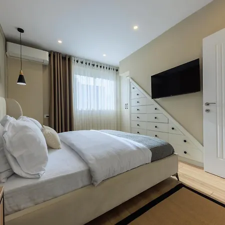 One-bedroom Rooftop Skyline Central Hidden Gem In 公寓 *