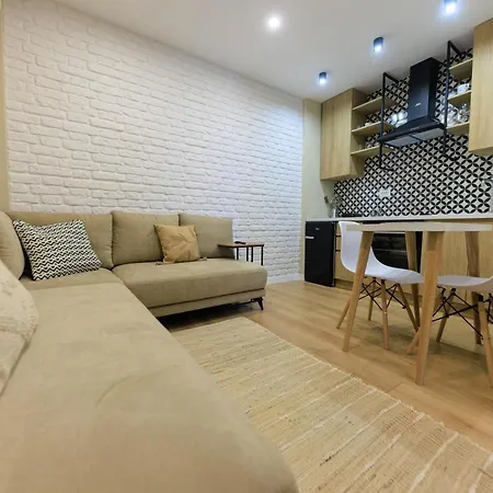 One-bedroom Rooftop Skyline Central Hidden Gem In Apartment *