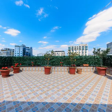 One-bedroom Rooftop Skyline Central Hidden Gem In * 地拉那
